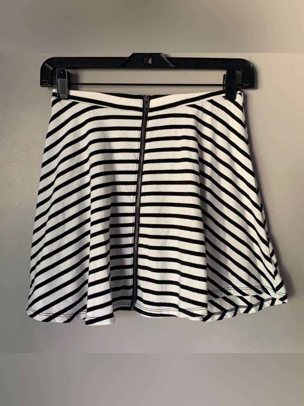 2/$30 XS American Eagle Outfitters Black White Striped Skater Skirt Womens (B2)